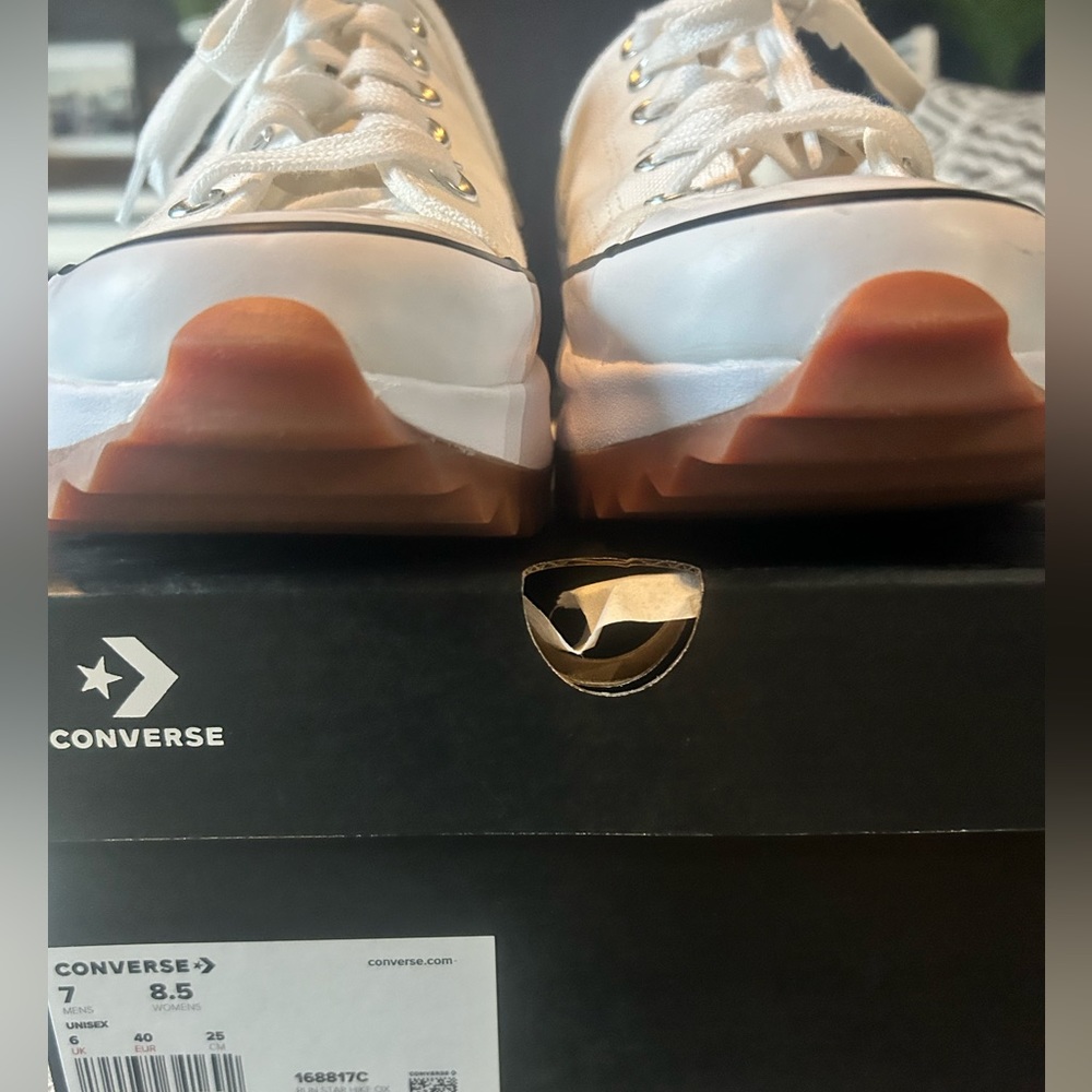 Never Been Worn in box Converse Hike Star. Women’s 8.5- Men’s 7